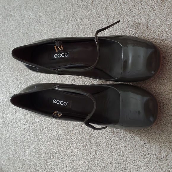 ECCO Mary Jane Style Dress Heels Patent Leather 8.5 U.S. Euro Size 40 - Picture 2 of 8